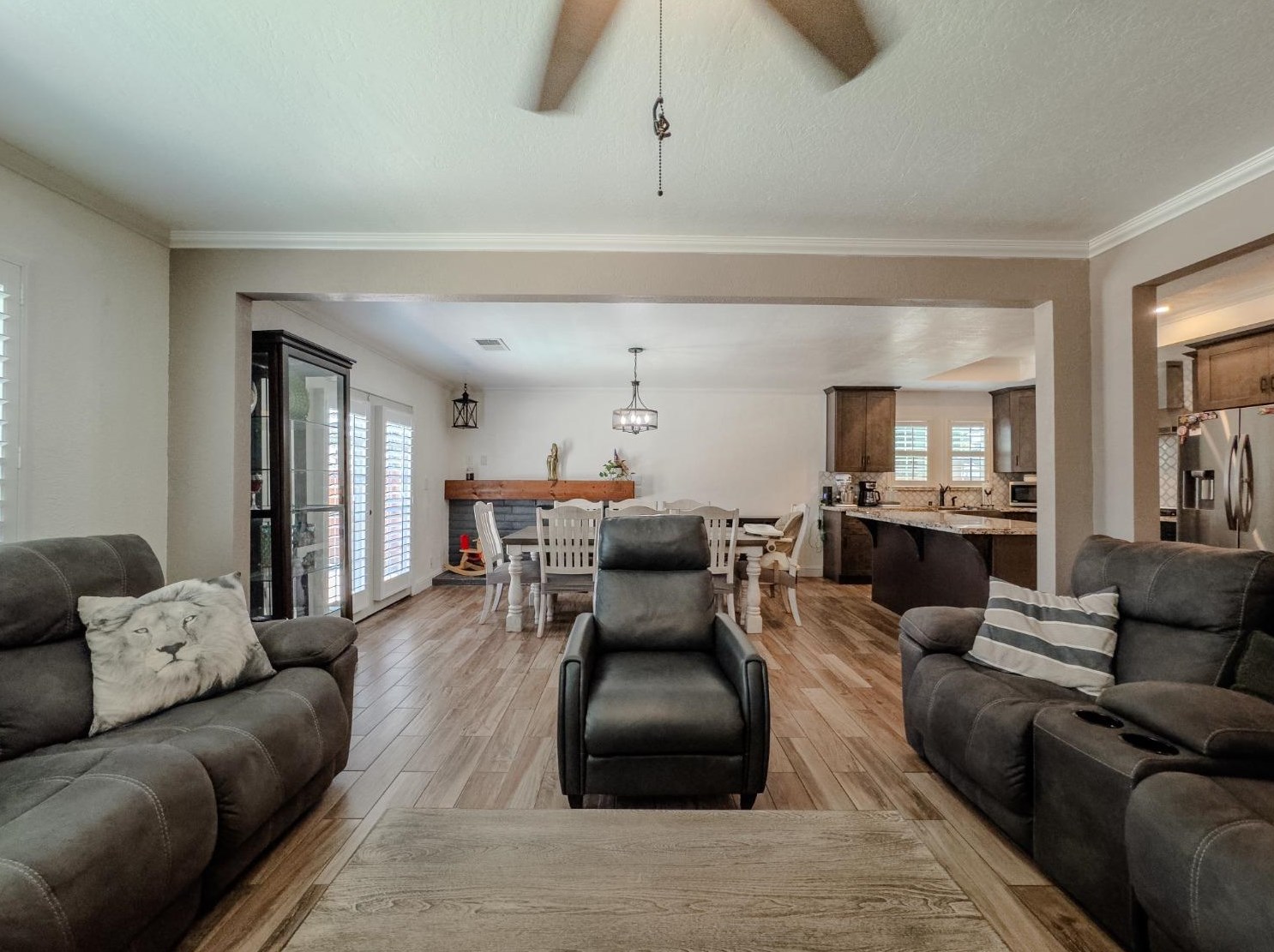 113 Hacienda Ln, Woodland CA  95695-5461 exterior