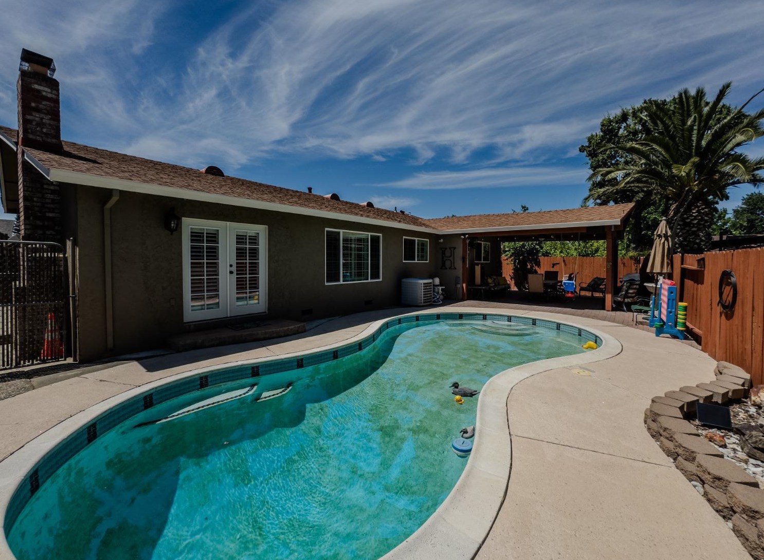 113 Hacienda Ln, Woodland CA  95695-5461 exterior