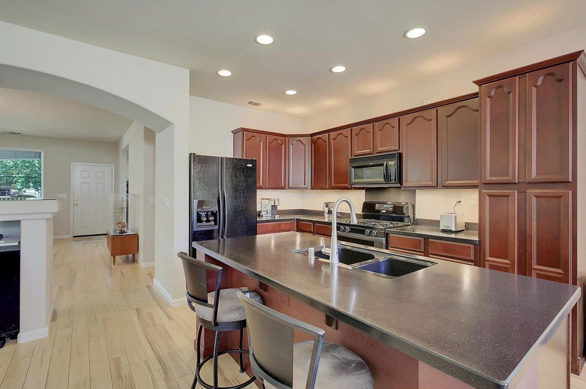 2347 Oregon Way, Yuba City CA  95991-8464 exterior