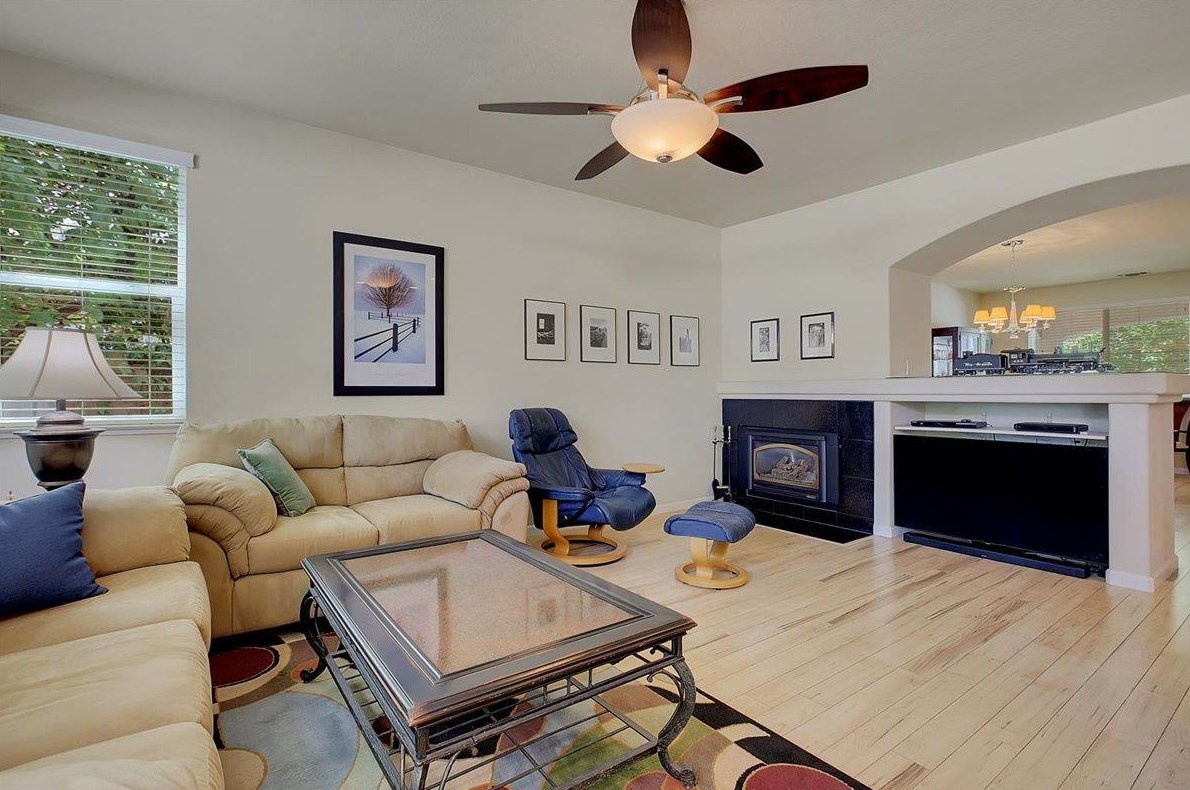 2347 Oregon Way, Yuba City CA  95991-8464 exterior
