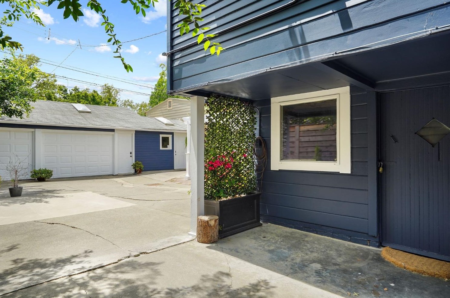 1910 3rd Ave, Sacramento CA  95818-3004 exterior