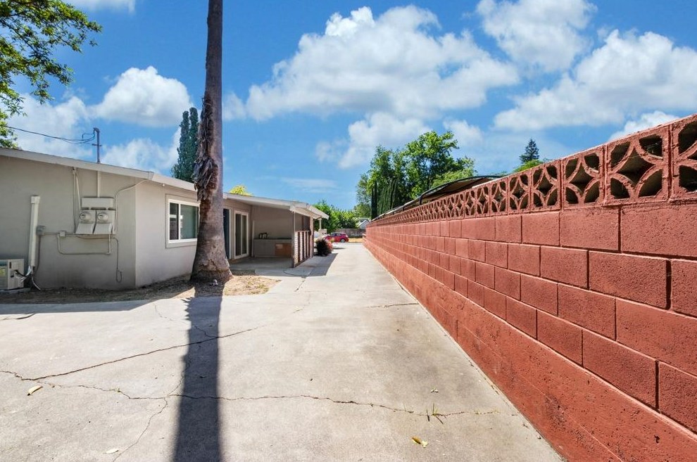 1920 Vermont Ave, West Sacramento CA  95691-4147 exterior