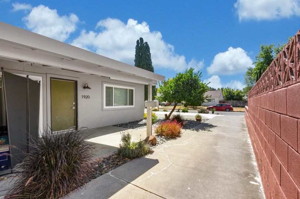 1920 Vermont Ave, West Sacramento CA  95691-4147 exterior