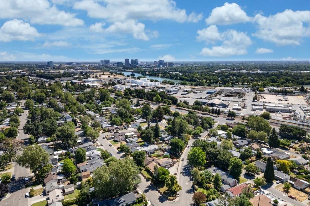 1920 Vermont Ave, West Sacramento CA  95691-4147 exterior