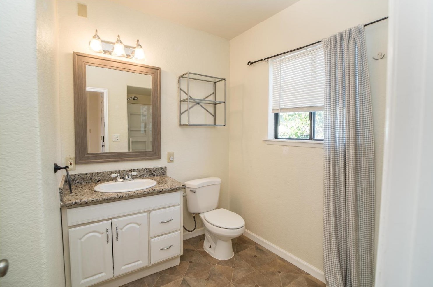 648 Franklin Ave, Yuba City CA  95991-5508 exterior