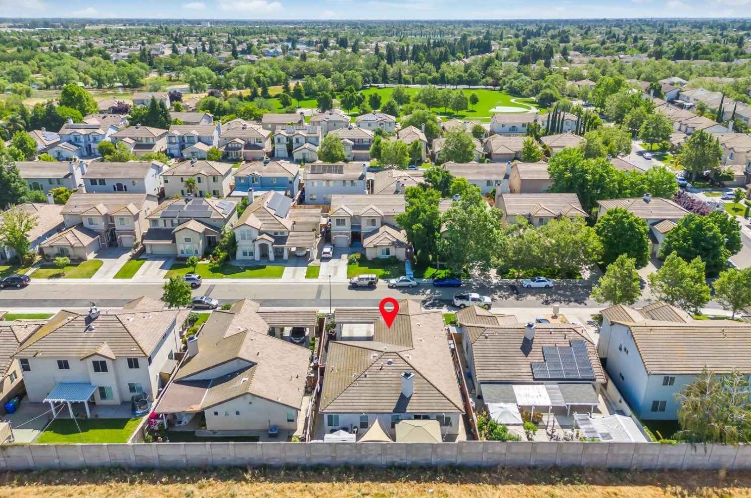 2032 Bastona Dr, Elk Grove CA 95758-7105 exterior