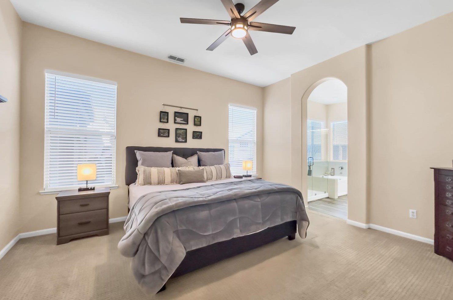 2032 Bastona Dr, Elk Grove CA 95758-7105 exterior