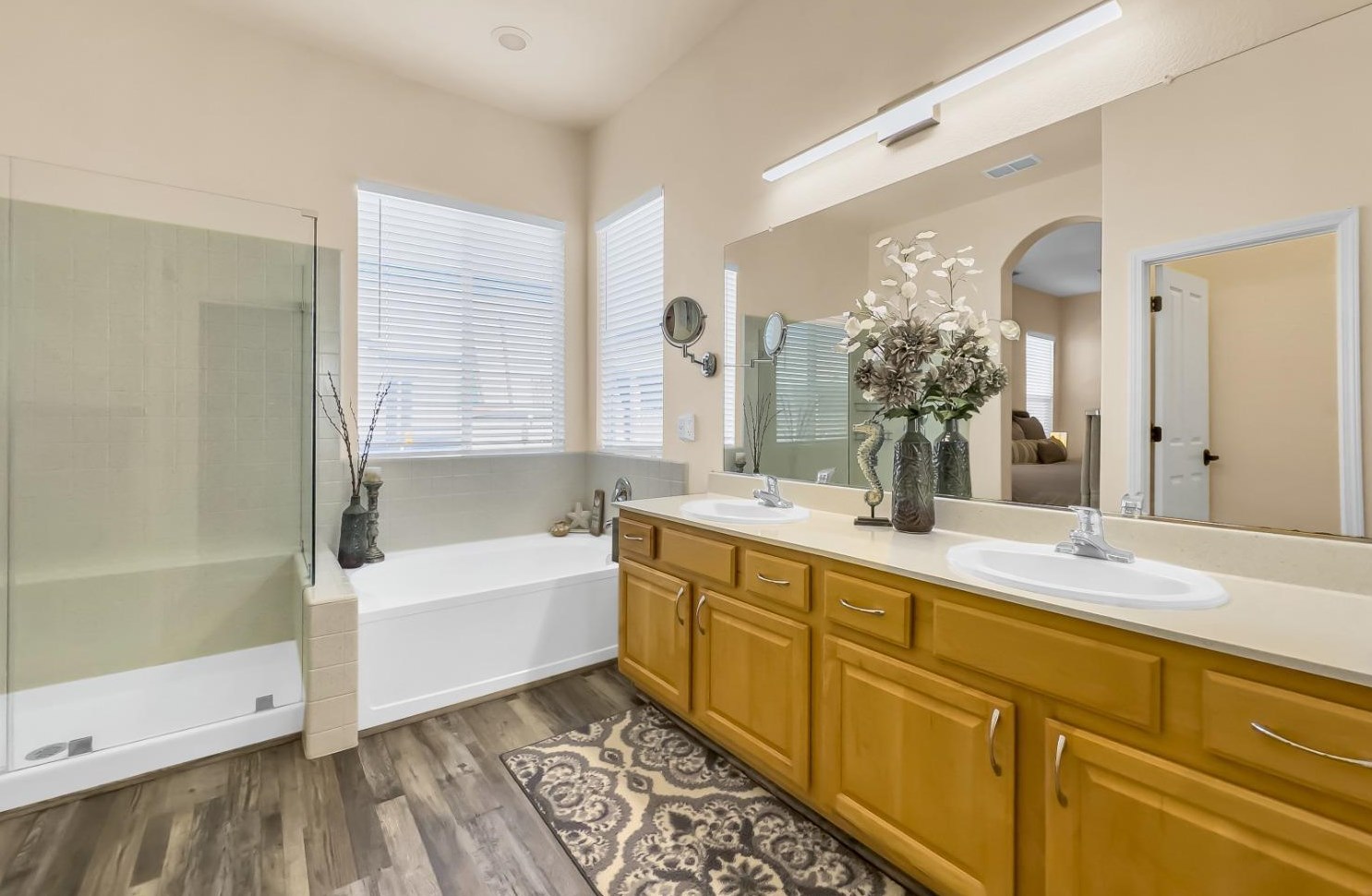 2032 Bastona Dr, Elk Grove CA 95758-7105 exterior