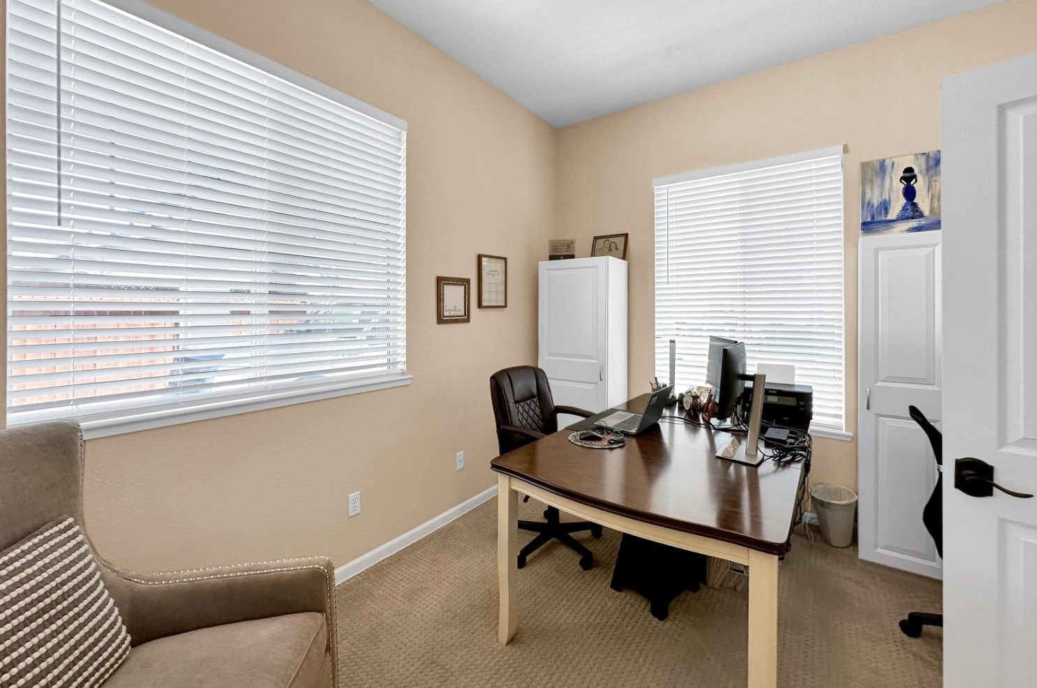 2032 Bastona Dr, Elk Grove CA 95758-7105 exterior