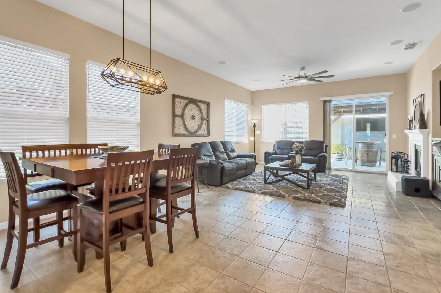 2032 Bastona Dr, Elk Grove CA 95758-7105 exterior