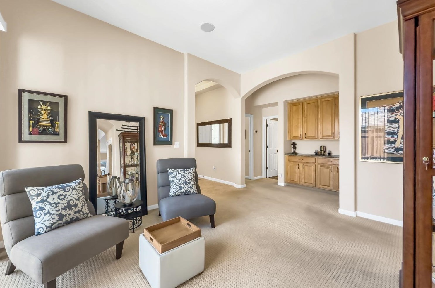 2032 Bastona Dr, Elk Grove CA 95758-7105 exterior