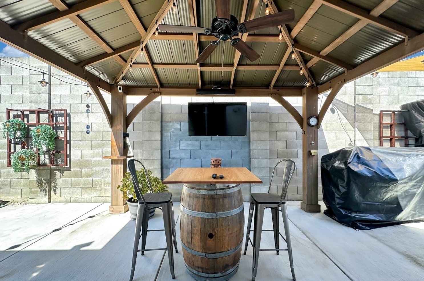 2032 Bastona Dr, Elk Grove CA 95758-7105 exterior