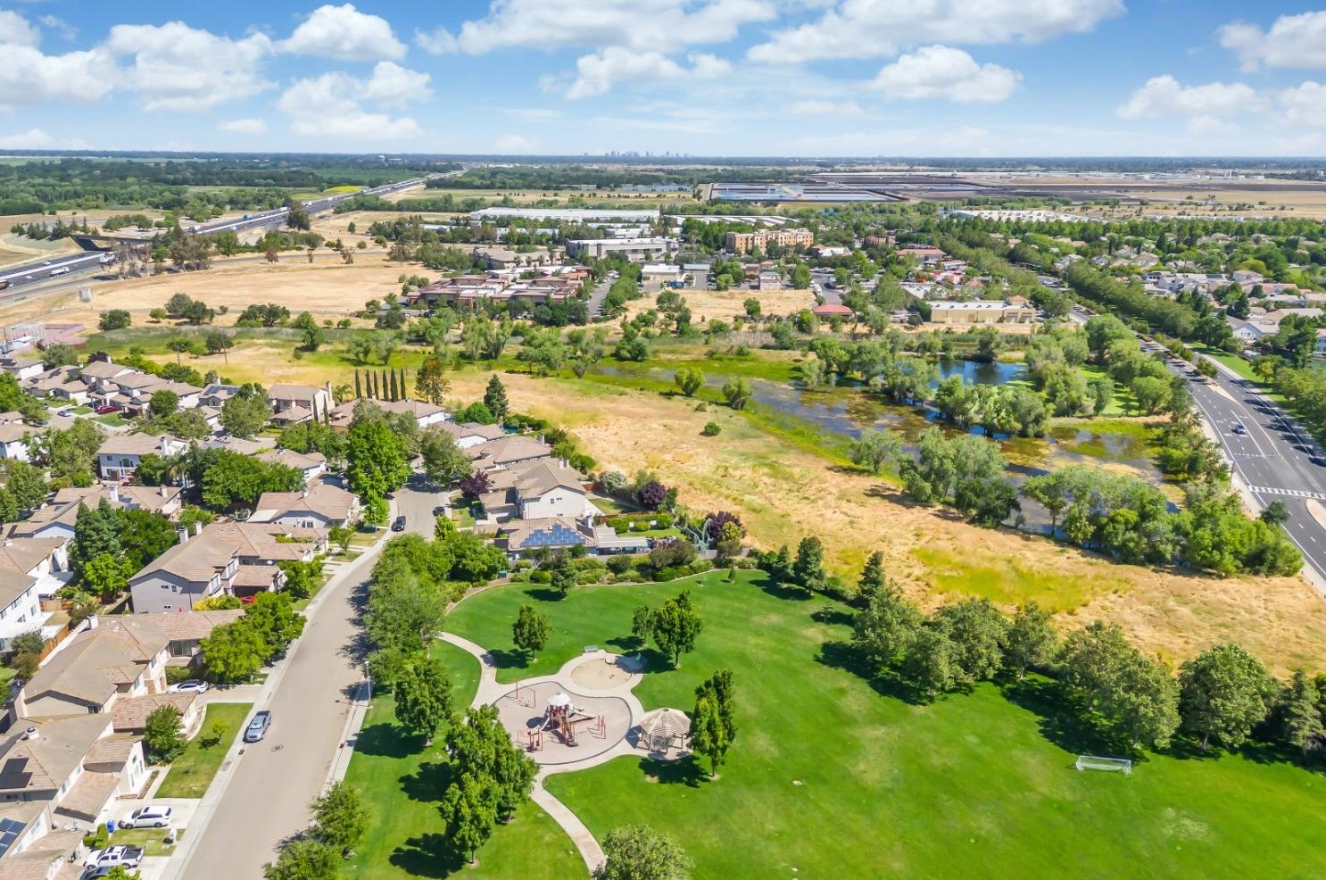 2032 Bastona Dr, Elk Grove CA 95758-7105 exterior