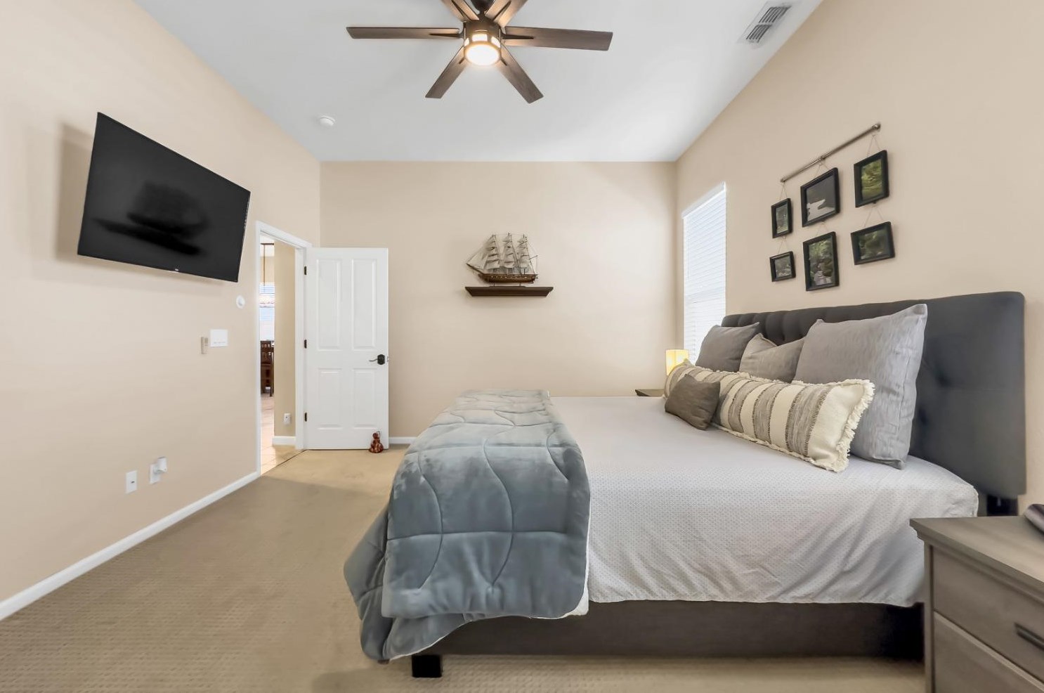 2032 Bastona Dr, Elk Grove CA 95758-7105 exterior