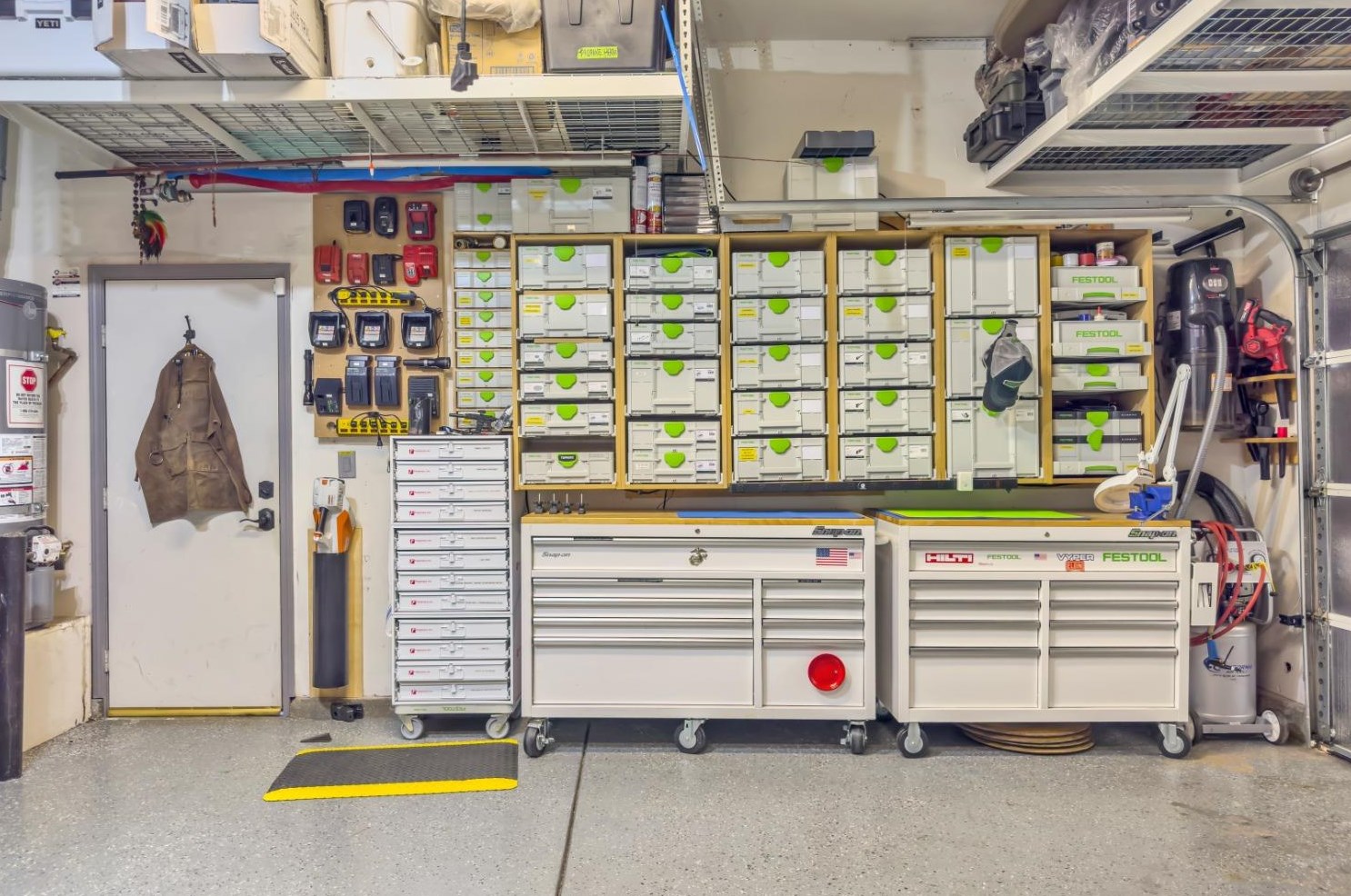 2032 Bastona Dr, Elk Grove CA 95758-7105 exterior