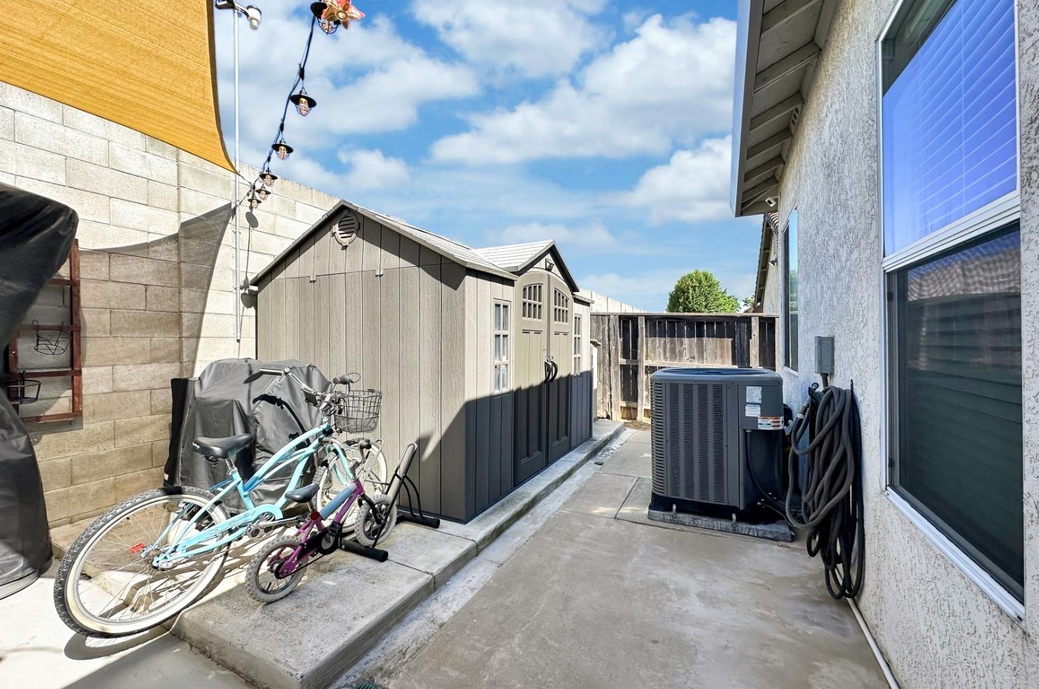 2032 Bastona Dr, Elk Grove CA 95758-7105 exterior