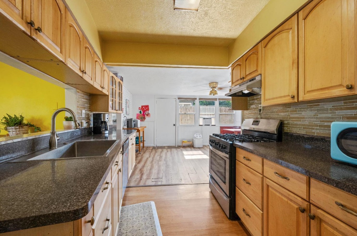 3112 Hurley Way, Sacramento CA  95864-3852 exterior