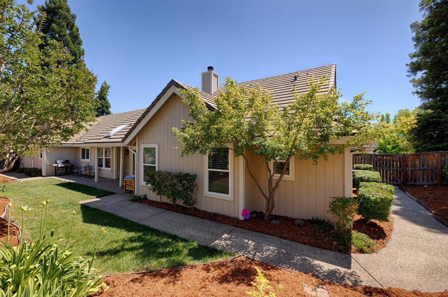 2923 Alder Point Dr, Roseville CA 95661-5181 exterior