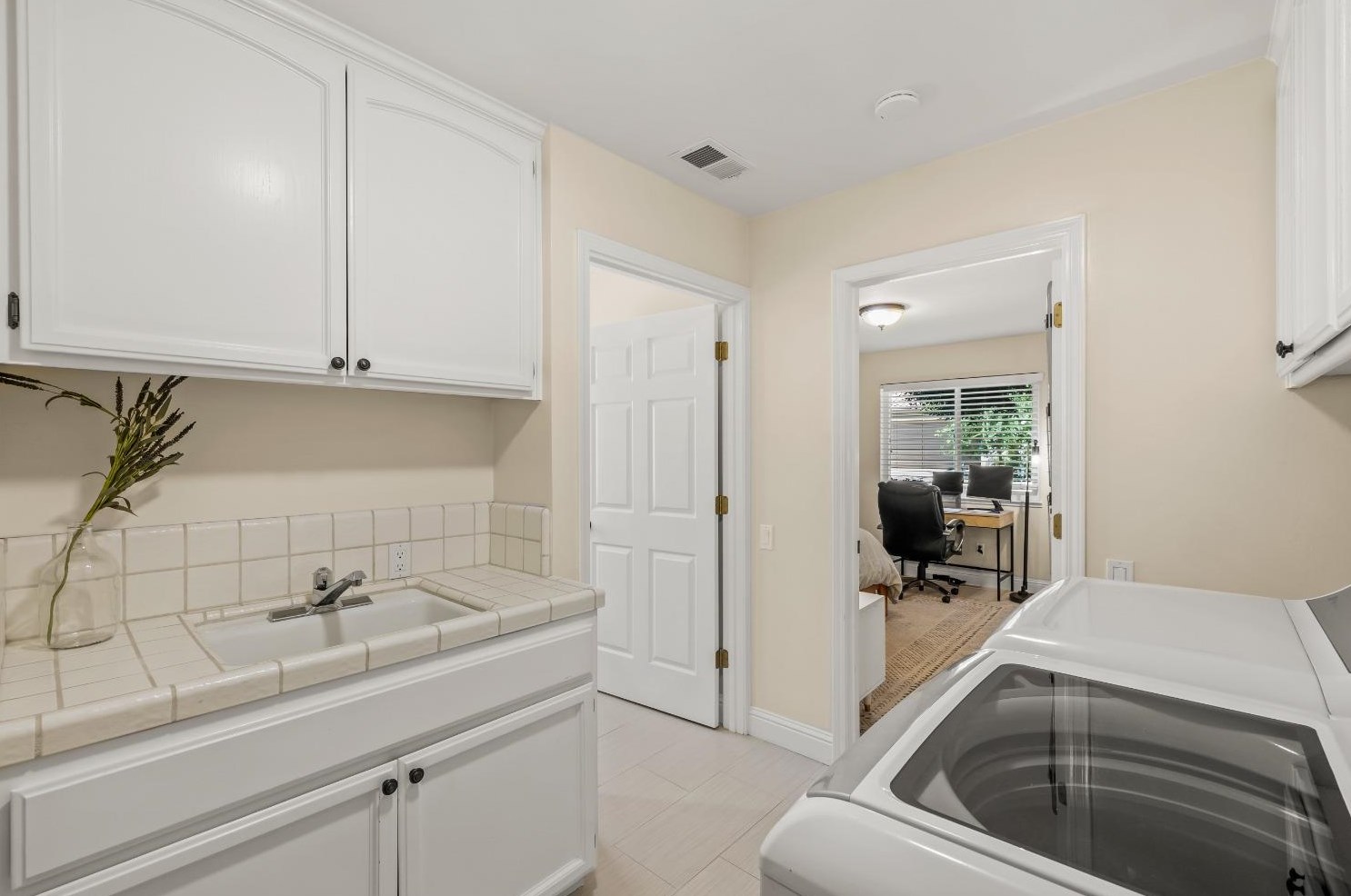 2923 Alder Point Dr, Roseville CA 95661-5181 exterior