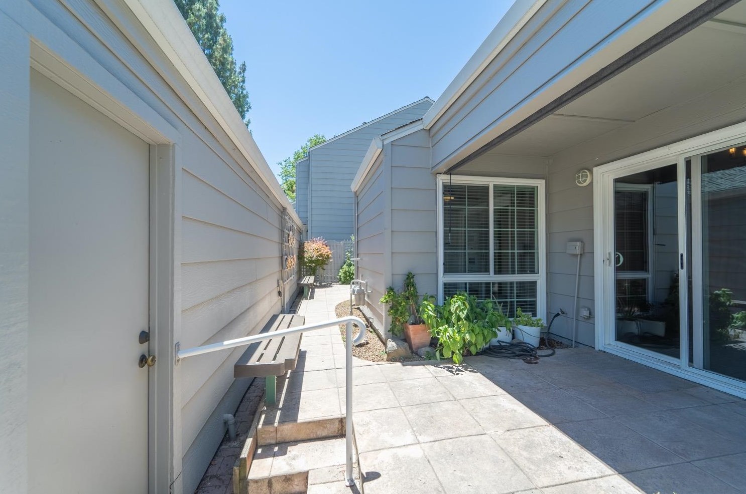 2704 Sherwood Ave, Modesto CA  95350-2201 exterior