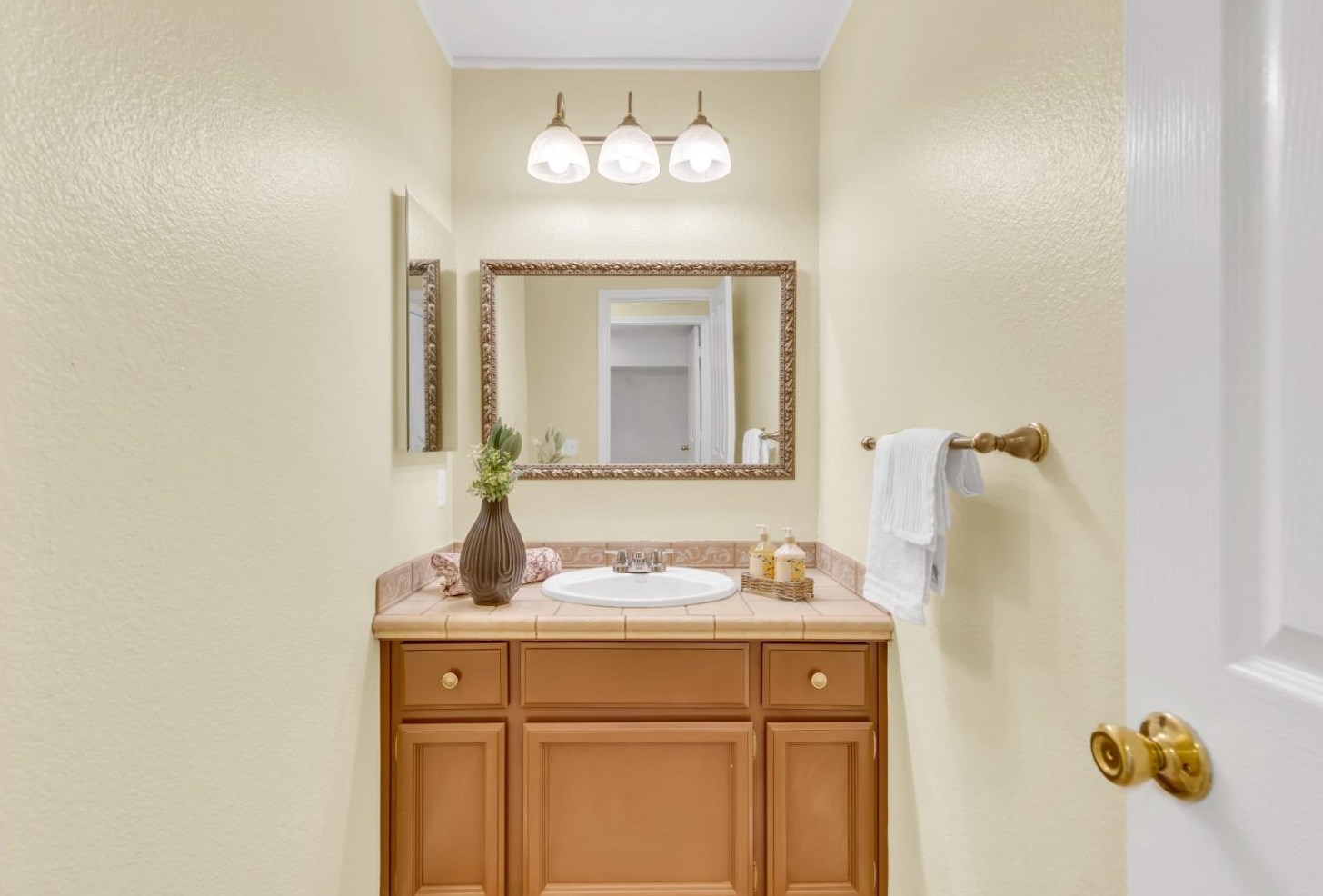 8425 Zachis Way, Sacramento CA  95843-5891 exterior