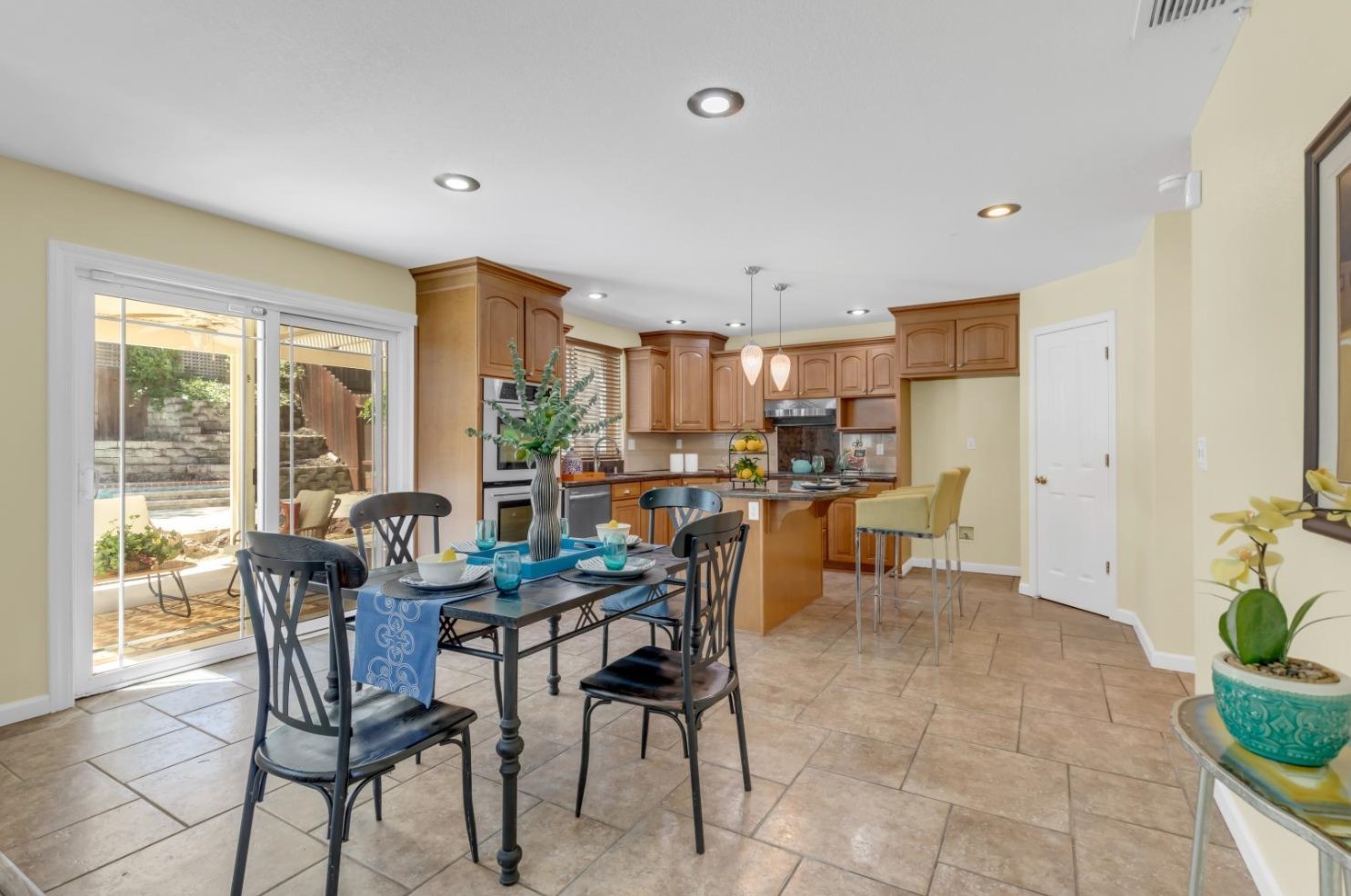 8425 Zachis Way, Sacramento CA  95843-5891 exterior