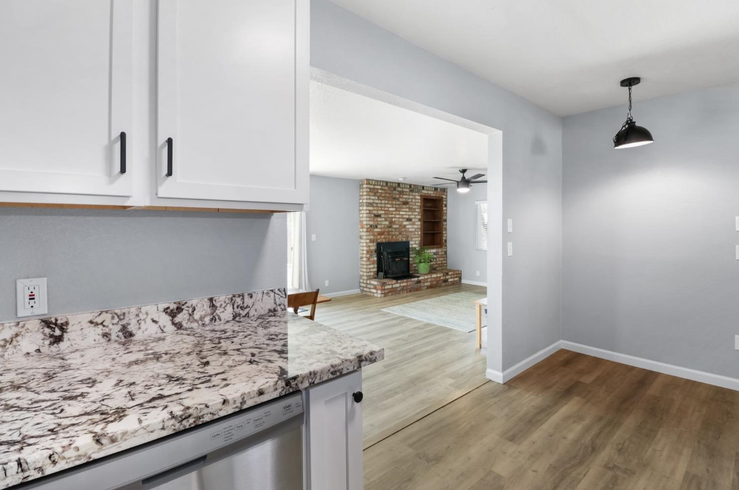 4939 48th St, Sacramento CA  95820-5305 exterior
