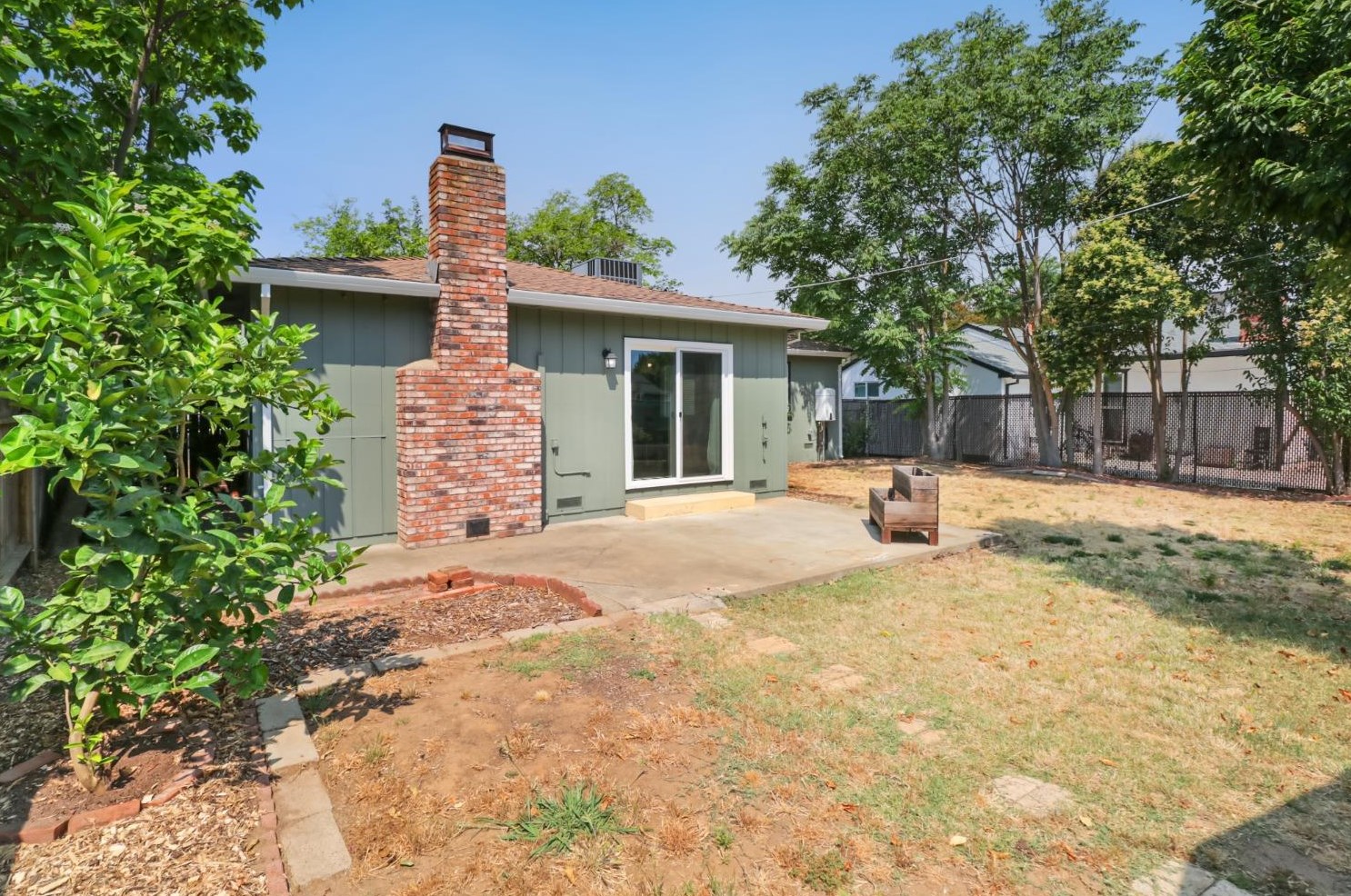 4939 48th St, Sacramento CA  95820-5305 exterior