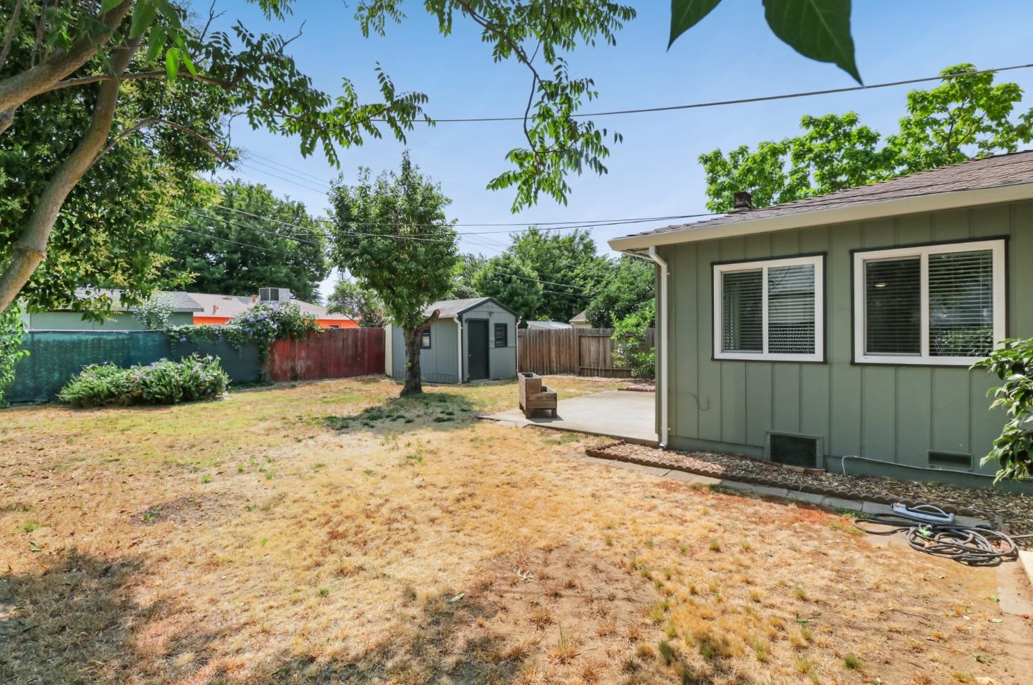 4939 48th St, Sacramento CA  95820-5305 exterior