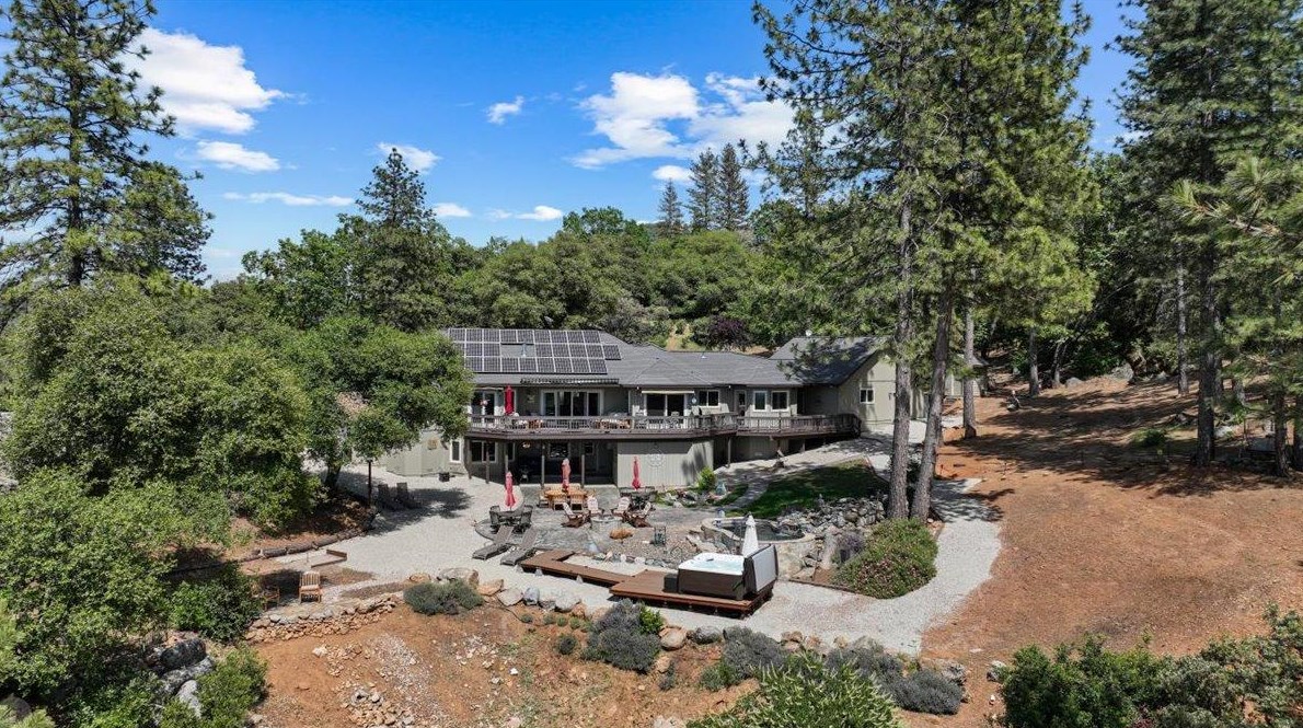 18444 Mika Ln, Sonora CA  95370-8662 exterior