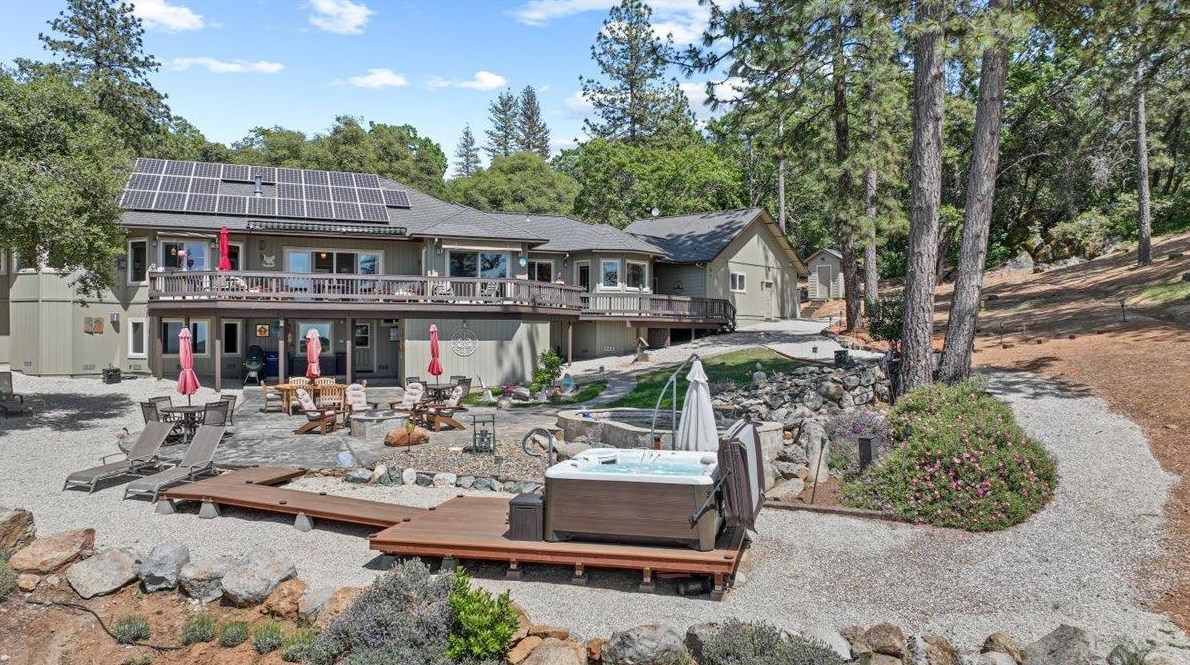 18444 Mika Ln, Sonora CA  95370-8662 exterior