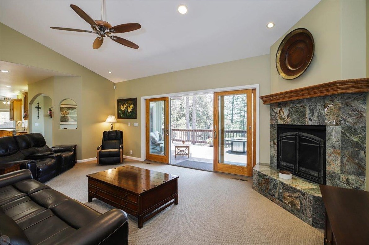 18444 Mika Ln, Sonora CA  95370-8662 exterior