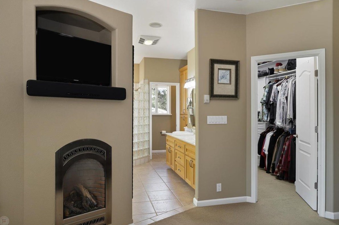 18444 Mika Ln, Sonora CA  95370-8662 exterior