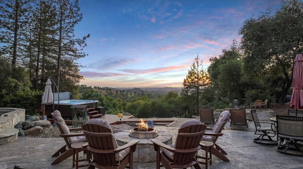 18444 Mika Ln, Sonora CA  95370-8662 exterior