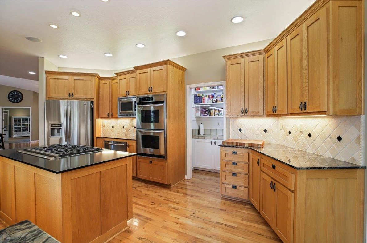 18444 Mika Ln, Sonora CA  95370-8662 exterior