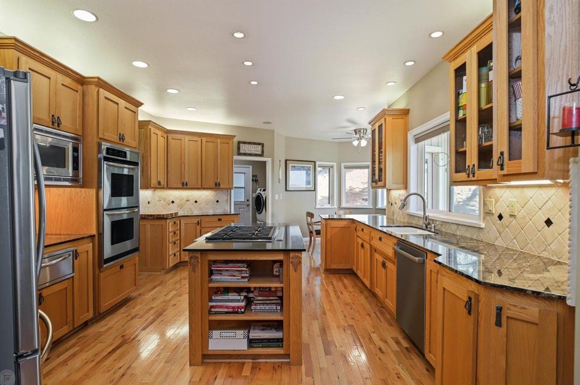 18444 Mika Ln, Sonora CA  95370-8662 exterior