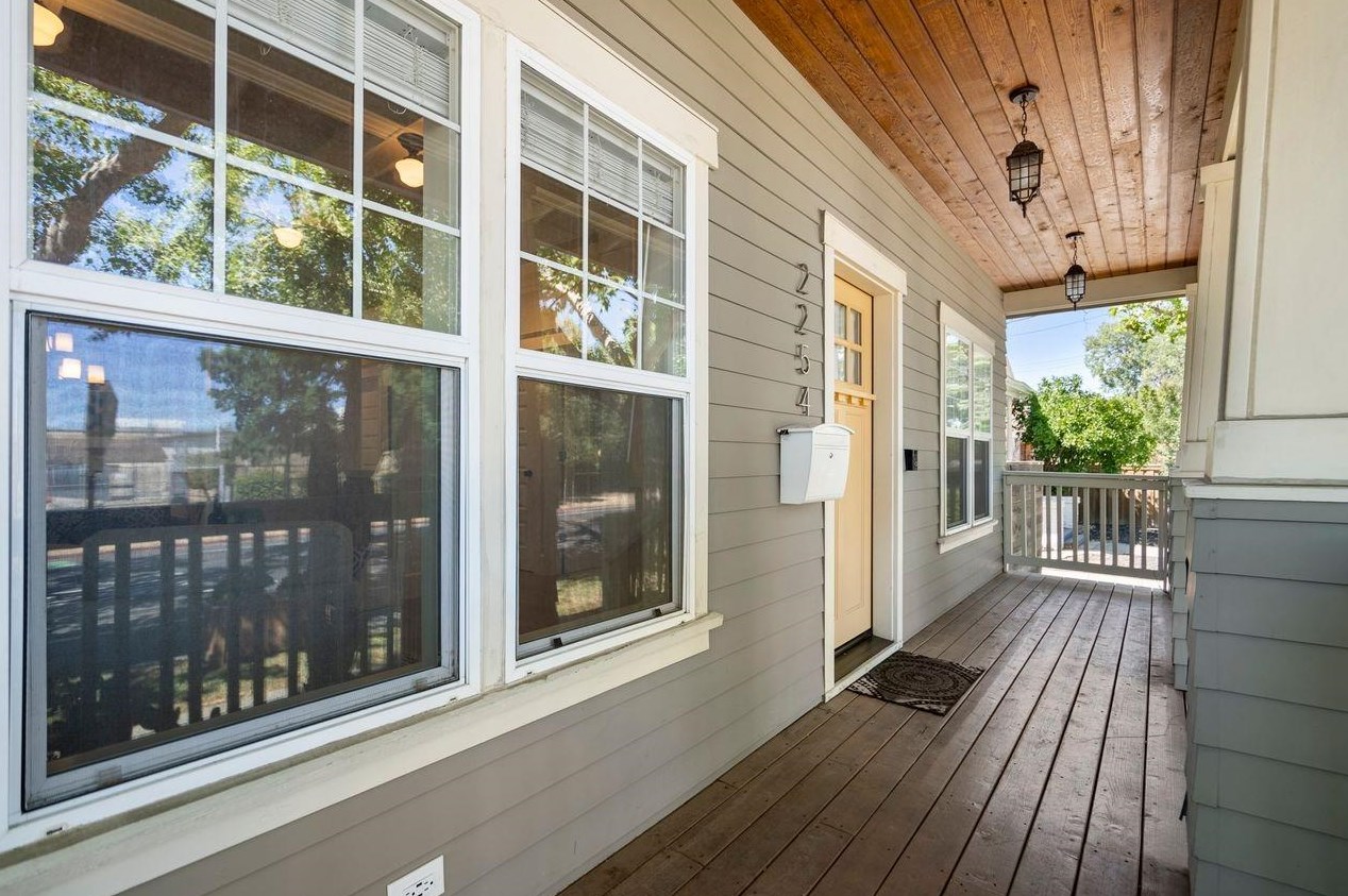 2254 34th St, Sacramento CA  95817-1210 exterior