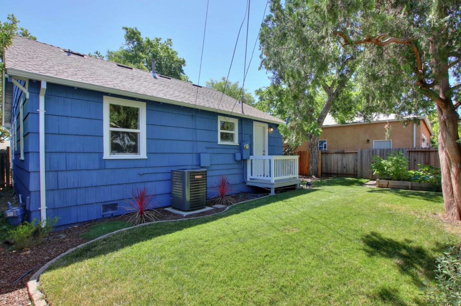 4316 55th St, Sacramento CA  95820-4149 exterior