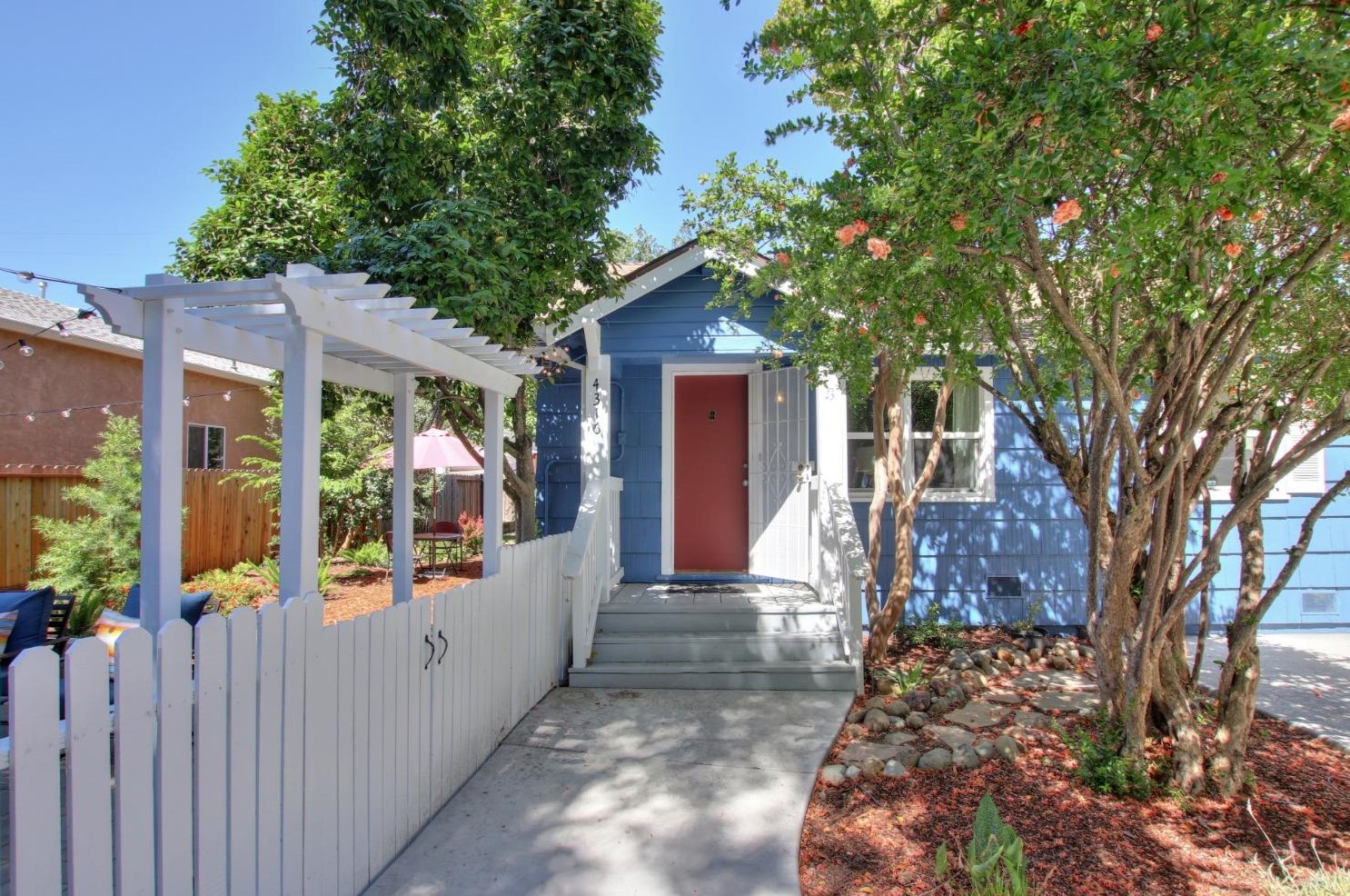4316 55th St, Sacramento CA  95820-4149 exterior