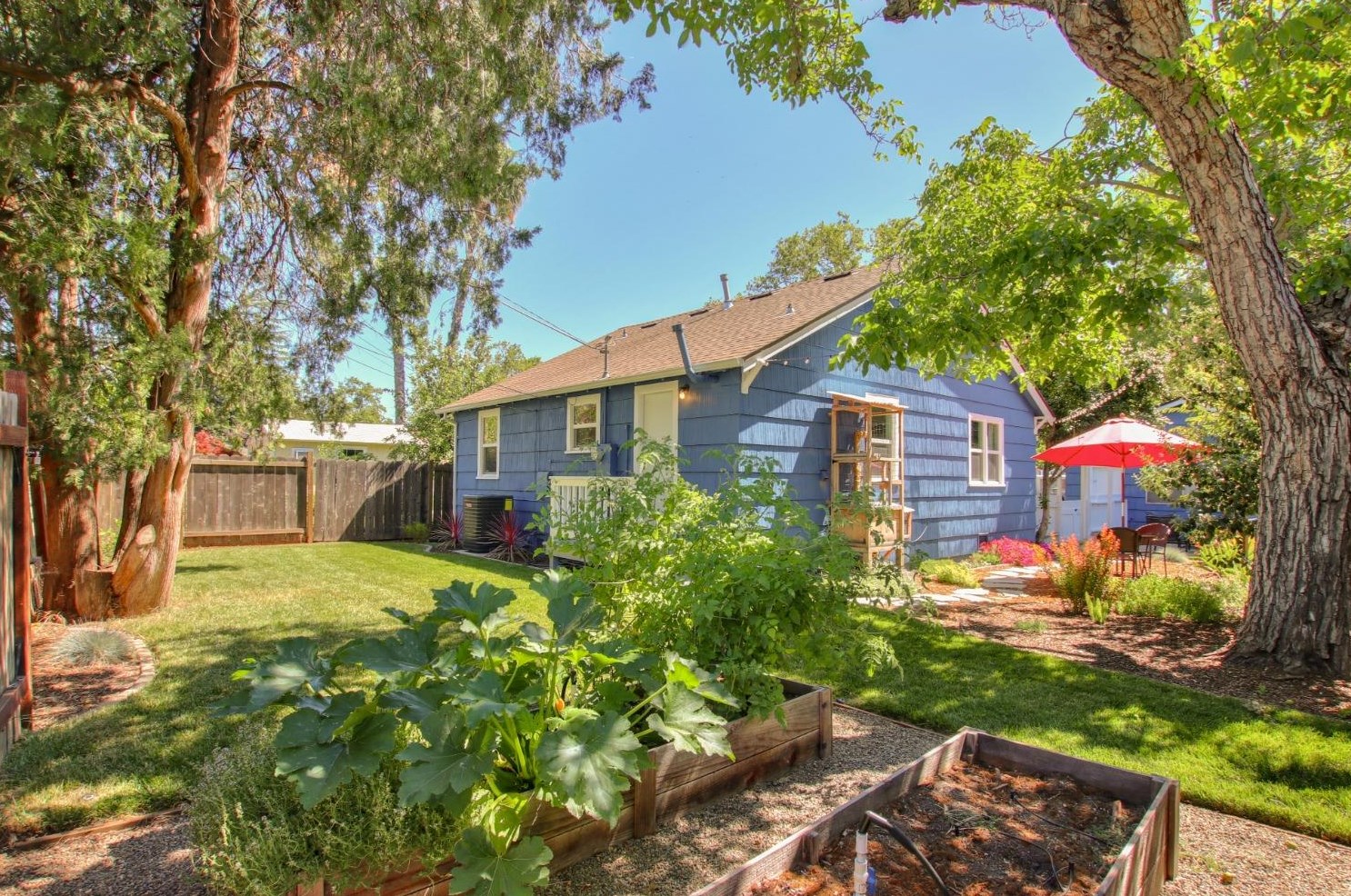 4316 55th St, Sacramento CA  95820-4149 exterior