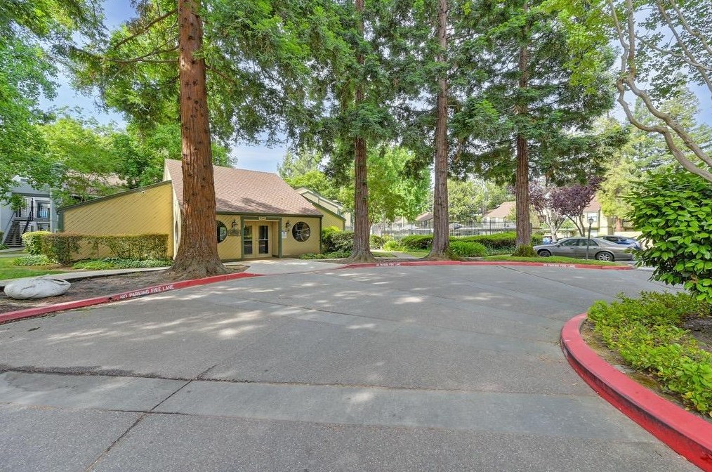251 Del Verde Cir, Sacramento CA  95833-3056 exterior