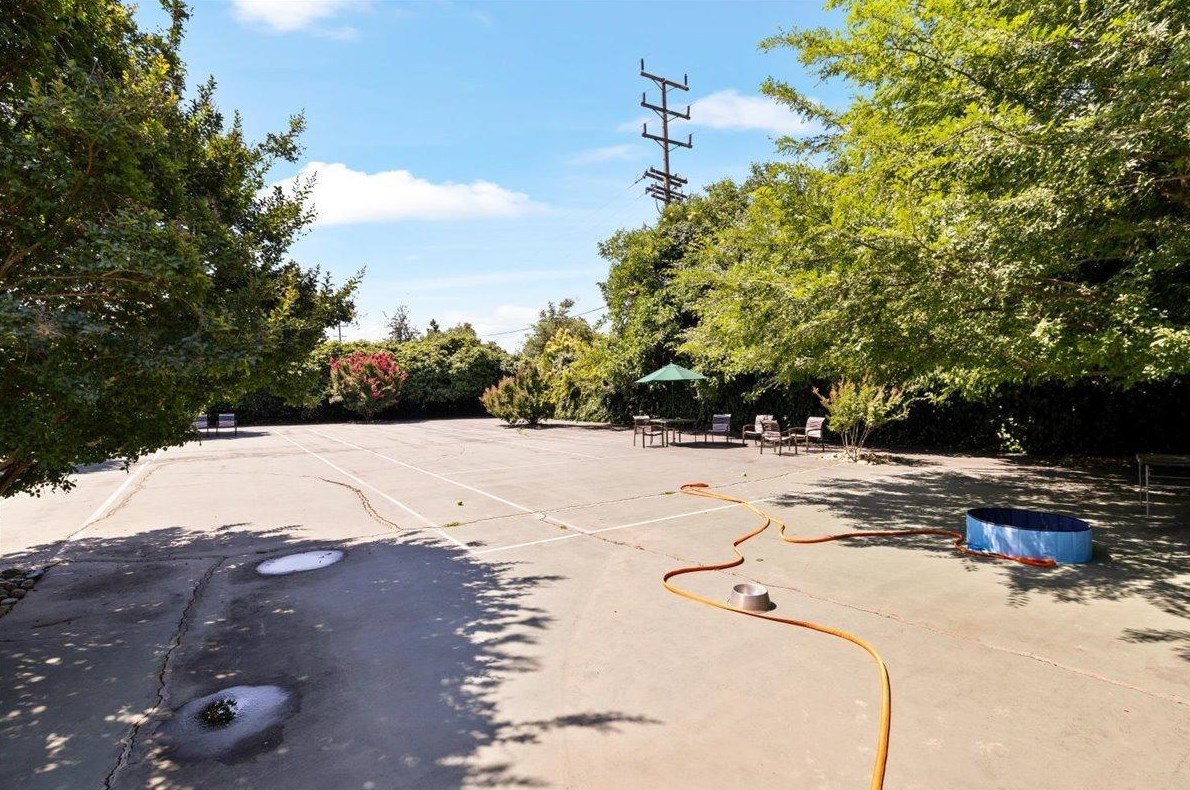 790 Woodside Ln, Sacramento CA  95825-4302 exterior