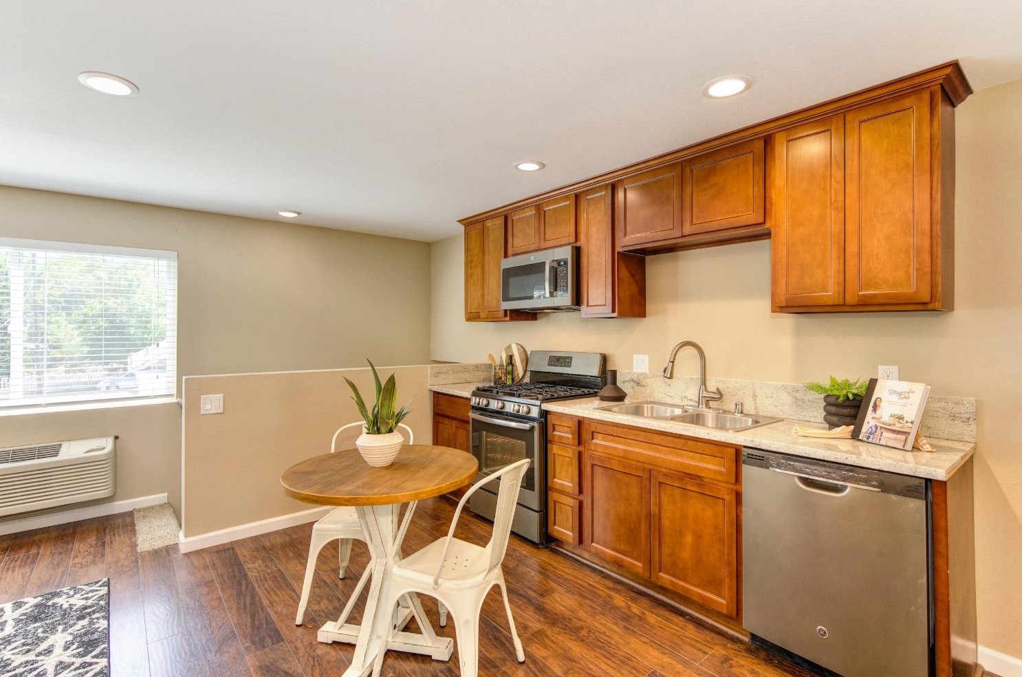 128 Birch St, Roseville CA  95678-2576 exterior