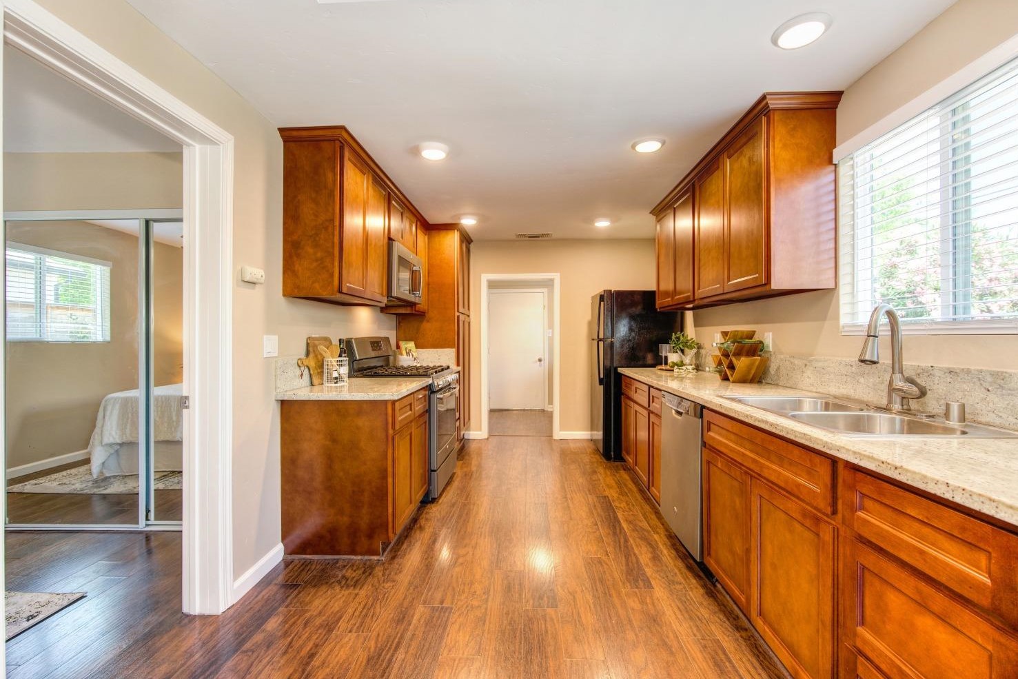 128 Birch St, Roseville CA  95678-2576 exterior