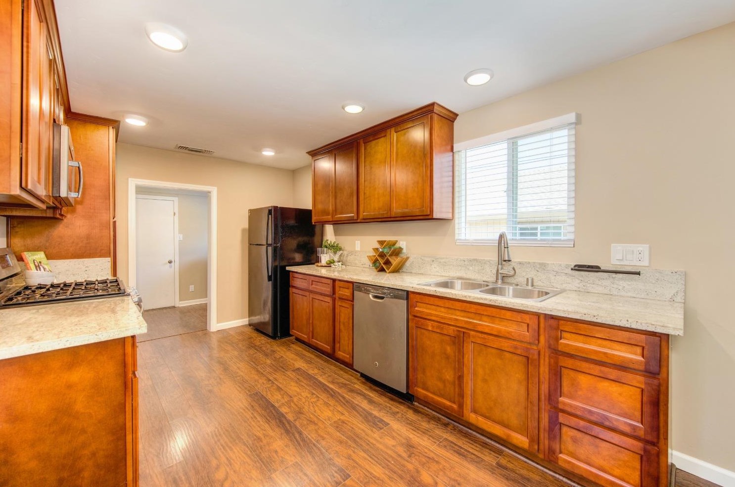 128 Birch St, Roseville CA  95678-2576 exterior
