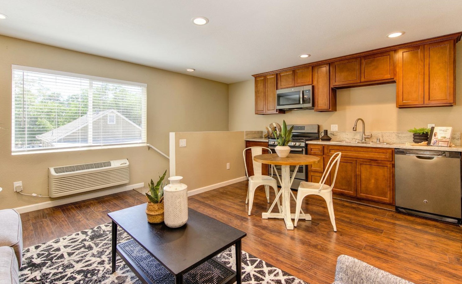 128 Birch St, Roseville CA  95678-2576 exterior