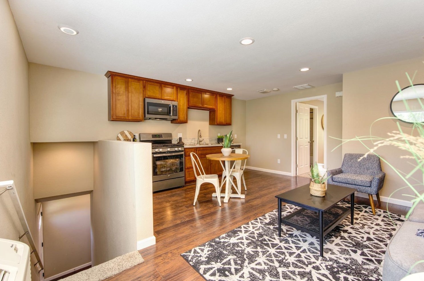 128 Birch St, Roseville CA  95678-2576 exterior