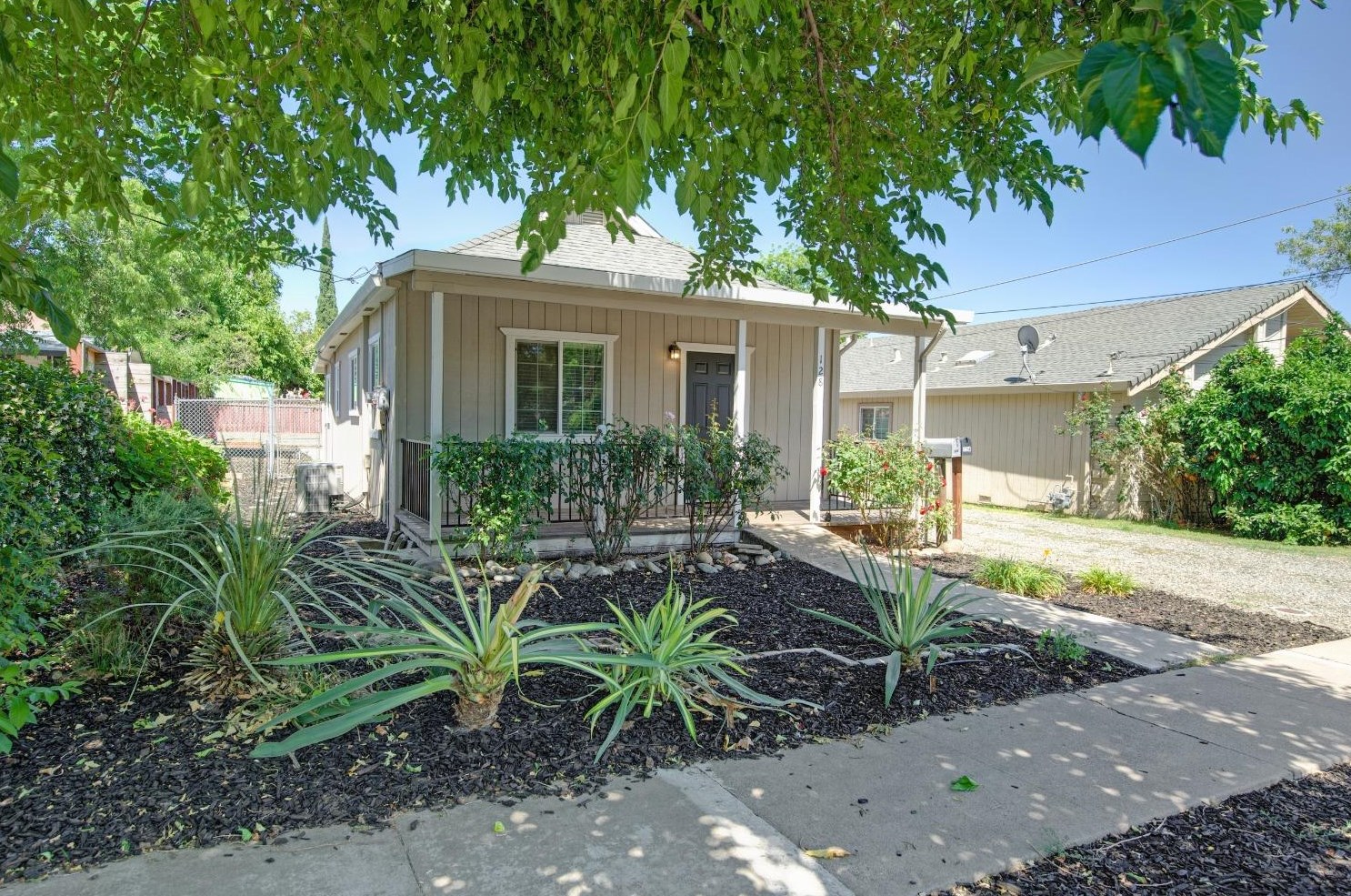 128 Birch St, Roseville CA  95678-2576 exterior