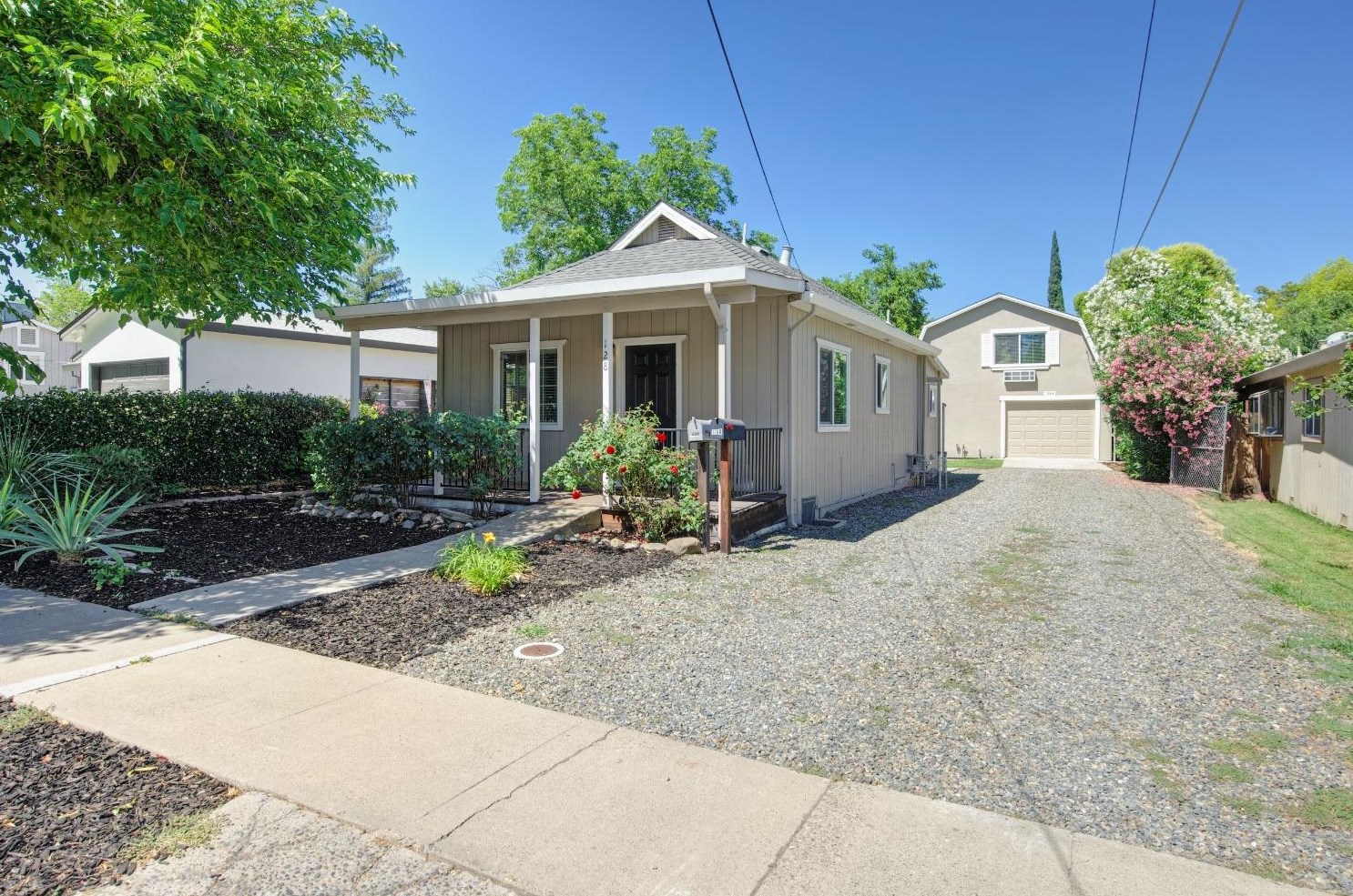 128 Birch St, Roseville CA  95678-2534 exterior