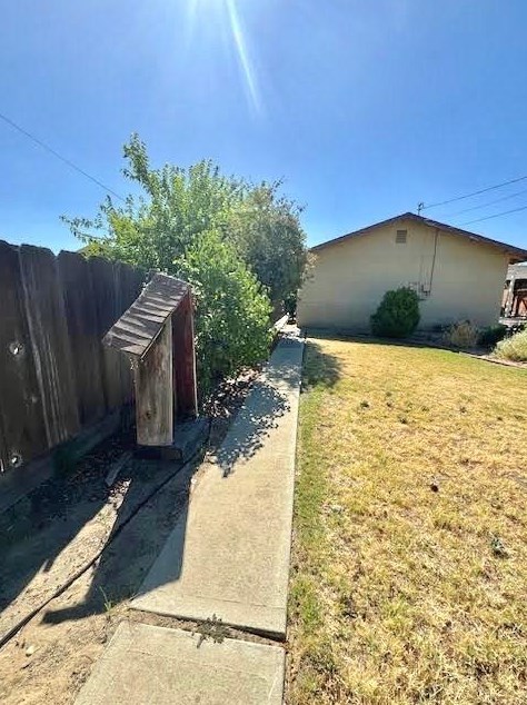 535 East Ave, Livingston CA  95334-1820 exterior